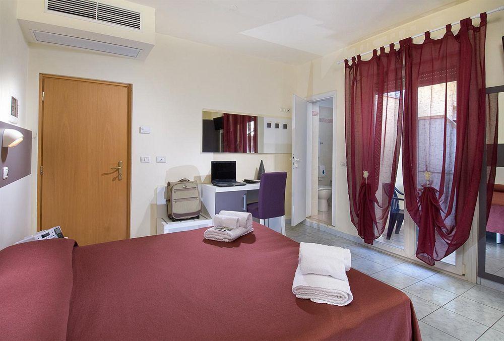 Hotel Locanda Rosy Cattolica Exterior foto