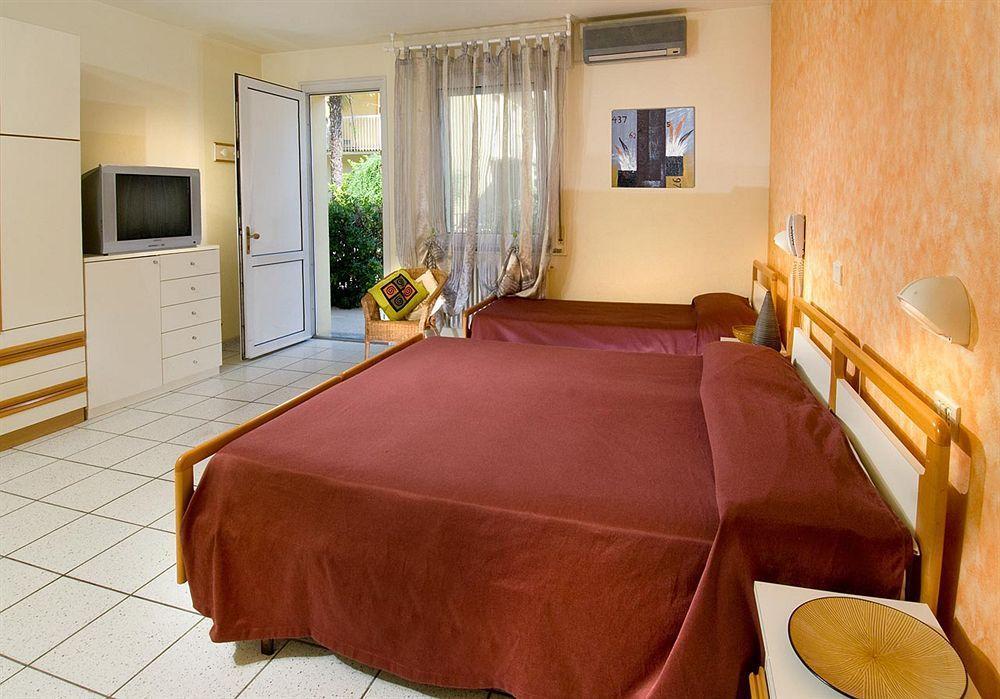 Hotel Locanda Rosy Cattolica Exterior foto